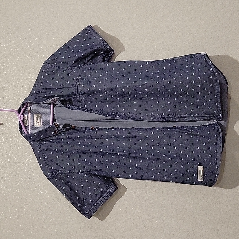 Mens button down 7 diamonds size M